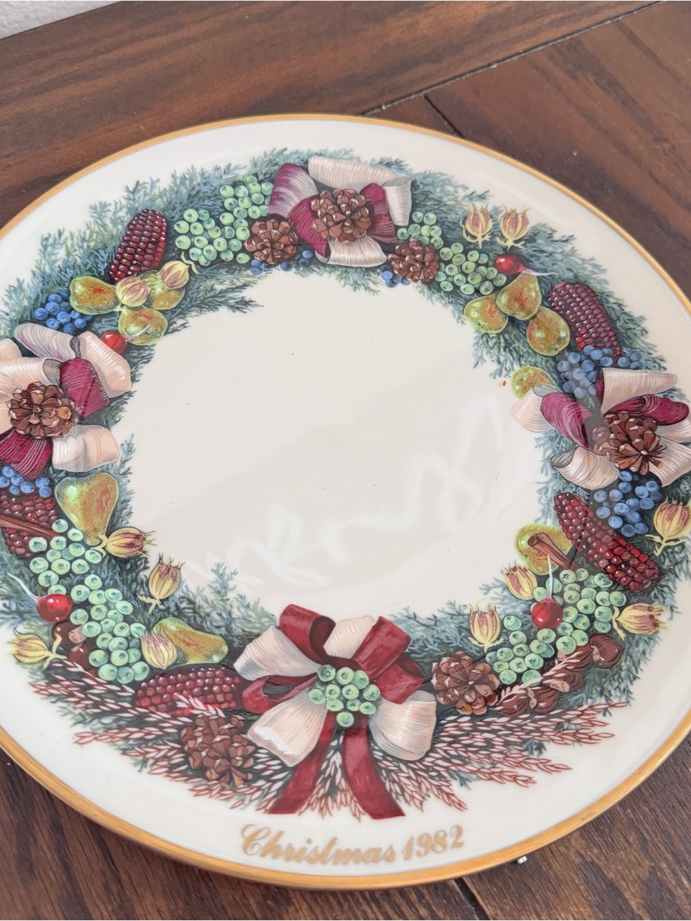 LENOX COLONIAL CHRISTMAS WREATH PLATE 1982 MASSACHUSETTS